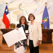 Profesora Leonor Varas recibió la Condecoración al Mérito Amanda Labarca