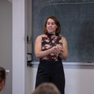 Coloquio DIM – María Eugenia Martínez “Dynamics of water waves when interacting with changes in the environment”